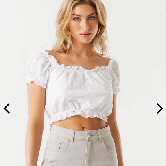 ❄️3/$25 White Cropped Eyelet Milkmaid Ruffle Trim Top